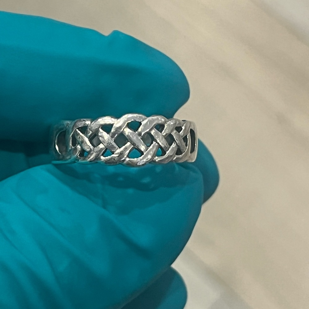 .925 silver Celtic ring size 8.5